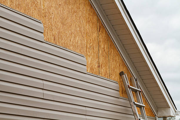 Professional Vinyl Siding technician working in Grafton, WV